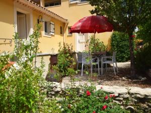 Appartements Apartment in Montbrun-les-Bains near forest : photos des chambres