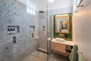 The River House Bridge Suite