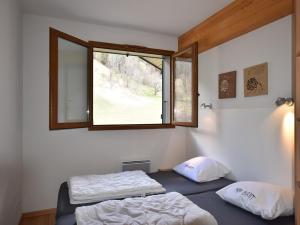 Apartment in La Chapelle near Ski Lift