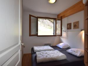 Apartment in La Chapelle near Ski Lift