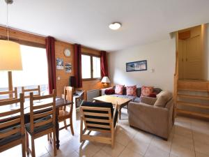 Apartment in La Chapelle near Ski Lift