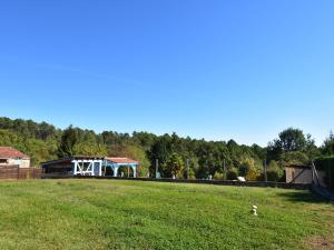 Maisons de vacances Holiday Home in Blanquefort with Private Pool : photos des chambres