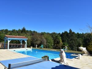 Maisons de vacances Holiday Home in Blanquefort with Private Pool : photos des chambres