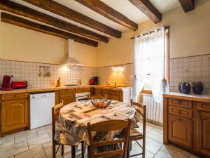 Maisons de vacances Holiday Home in Blanquefort with Private Pool : photos des chambres