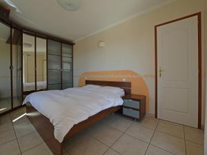 Villas Beautiful Villa in Vidauban with seasonal Pool : photos des chambres