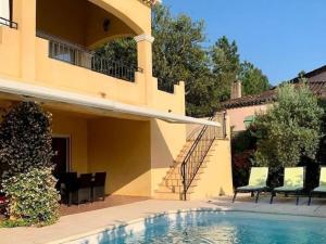 Villas Beautiful Villa in Vidauban with seasonal Pool : photos des chambres