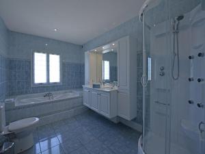 Villas Beautiful Villa in Vidauban with seasonal Pool : photos des chambres