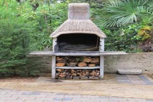 Inviting Apartment near Mala Mandra Beach