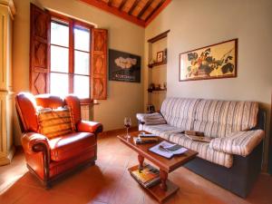 Attractive Farmhouse in Montalcino with Terrace