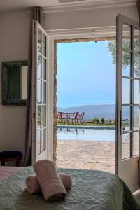 Villas Mas provencal avec piscine chauffee, tennis, petanque, vue mer, 20 min St Tropez : photos des chambres