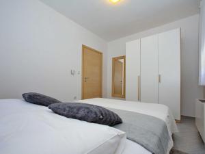 Tranquil Apartment in Bibinje with Garden