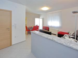 Tranquil Apartment in Bibinje with Garden