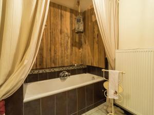 Quaint Holiday Home in Bièvre in the forest