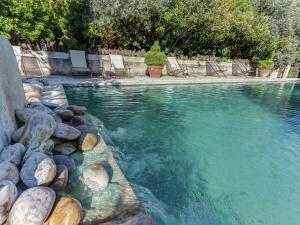 Charming Cottage in Oppède amidst Vineyards