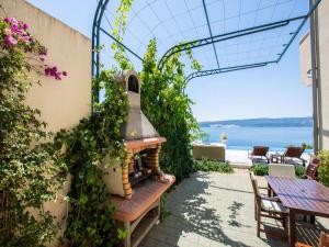 Snug Apartment in Celina with Swimming Pool