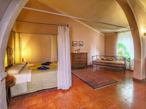 Expensive Villa with Tennis Court in Sinalunga