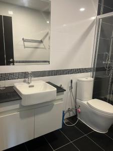 Modern 2BR Apartment Just Steps from Nimman #A605