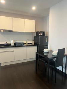 Modern 2BR Apartment Just Steps from Nimman #A605