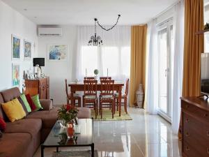 Cozy apartment with a balcony and a sea view