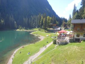 Chalets Chalet in Saint-Jean near Ski Lift : photos des chambres