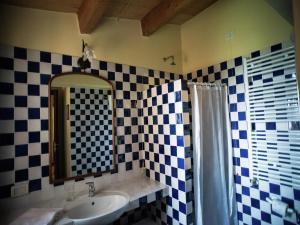 Holiday Home in Paciano with Swimming Pool,Terrace,Billiards