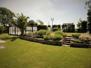 Maisons de vacances Peaceful Holiday Home in Plouguin with Indoor Pool : photos des chambres