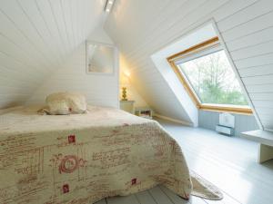 Maisons de vacances Peaceful Holiday Home in Plouguin with Indoor Pool : photos des chambres
