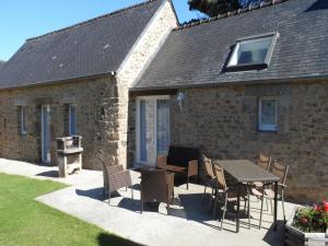 Peaceful Holiday Home in Plouguin with Indoor Pool