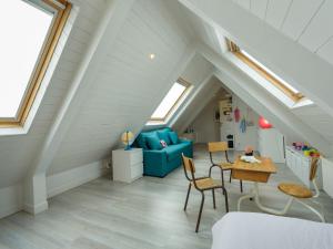 Peaceful Holiday Home in Plouguin with Indoor Pool