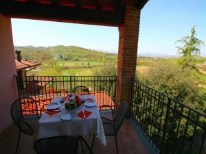 Air-conditioned flat with pool and wellness area