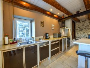Maisons de vacances Holiday Home in Saint-Beauzire with Garden and Private Terrace : photos des chambres