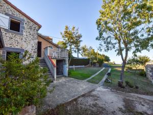 Maisons de vacances Holiday Home in Saint-Beauzire with Garden and Private Terrace : photos des chambres