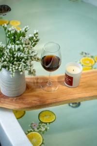 Rice field view 3BR home with Jacuzzie - Nexflit premium free