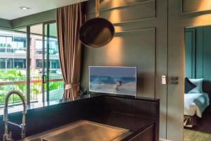 Luxury King Bed Apartment with Pool View and Sauna