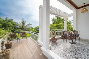 Rice field view 3BR home with Jacuzzie - Nexflit premium free