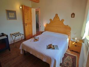 Cottage in Montelabbate with Pool, Garden, BBQ, Parking