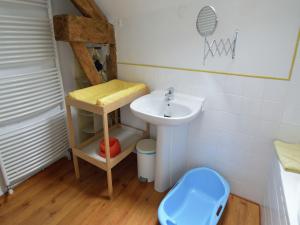 Maisons de vacances Holiday Home in Le Mesnil-Boeufs with Garden : photos des chambres