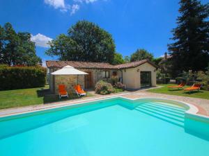 Exquisite Villa in San Venanzo with Private Pool
