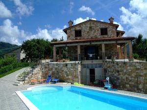 Timeless villa in Cagli with garden and swimming pool