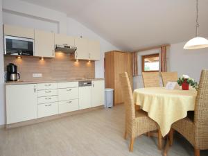 Spacious Apartment in Uderns near Ski Area