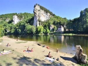 Maisons de vacances Spacious Holiday Home in Saint-Nexans with Terrace : Maison de Vacances 2 Chambres
