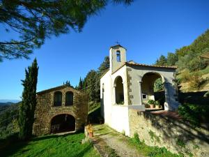 Serene farmhouse in Dicomano with swimming pool