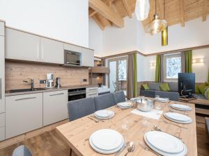 Luxury Chalet in Saalbach-Hinterglemm with Sauna