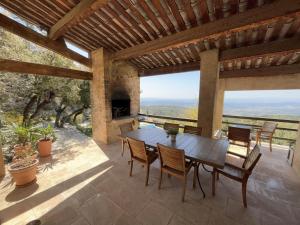 Villas Villa in Tourtour with Heated Pool : photos des chambres