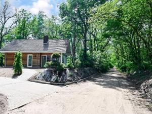 House in Reutum with Jacuzzi & Forest View