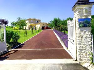 Maisons de vacances Chic Apartment in Segonzac with Swimming Pool : photos des chambres