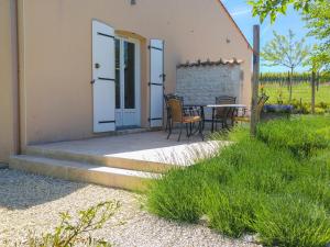 Maisons de vacances Chic Apartment in Segonzac with Swimming Pool : photos des chambres