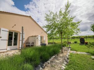 Maisons de vacances Chic Apartment in Segonzac with Swimming Pool : photos des chambres