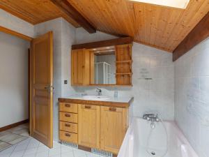 Maisons de vacances Chalet in Montagny near Ski Slopes : photos des chambres