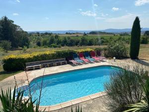 Maisons de vacances Holiday Home in Pertuis with Pool and Views : photos des chambres